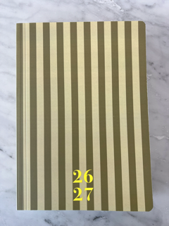 Agenda 26-27 semana vista - Modelo Stripes Olive