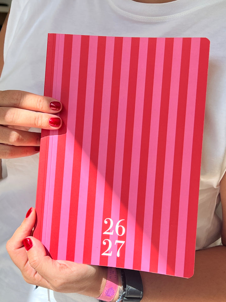Agenda 26-27 semana vista (17 x 24 cm) - Modelo Stripes Cherry