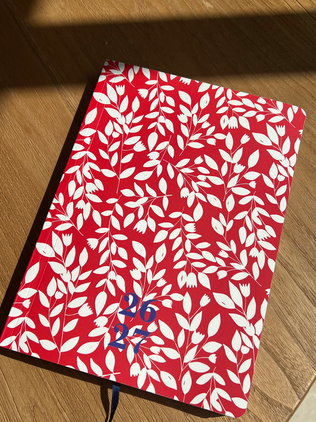 Agenda 26-27 semana vista (17 x 24cm)- Modelo Bloom Red