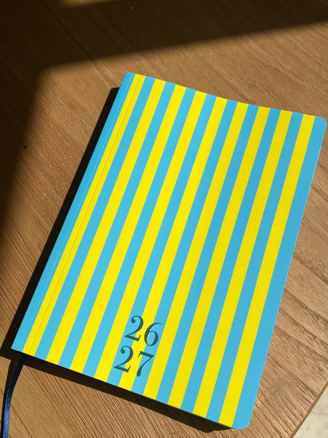 Agenda 26-27 semana vista (17 x 24 cm)- Modelo Stripes Blue & Lemon