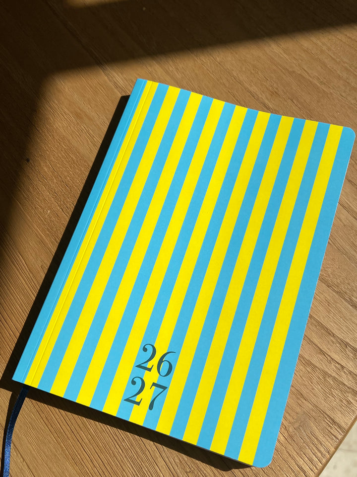 Agenda 26-27 semana vista (17 x 24 cm)- Modelo Stripes Blue & Lemon