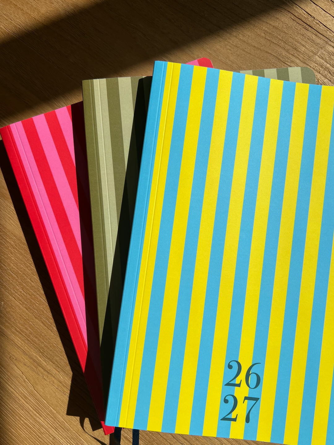 Agenda 26-27 semana vista (17 x 24 cm)- Modelo Stripes Blue & Lemon
