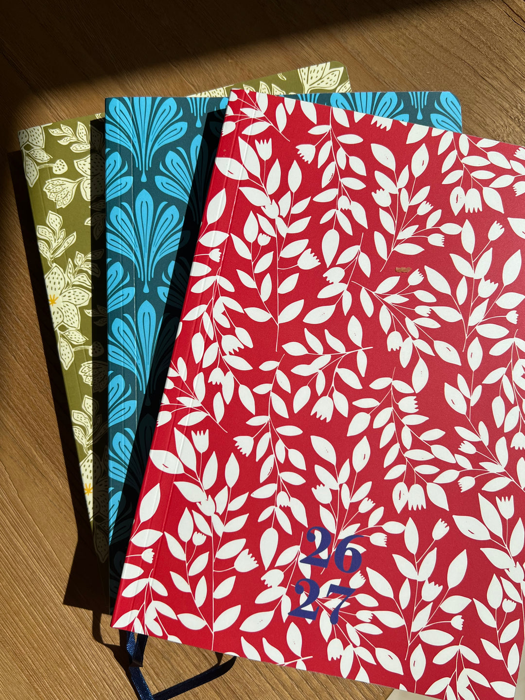 Agenda 26-27 semana vista (17 x 24cm)- Modelo Bloom Red