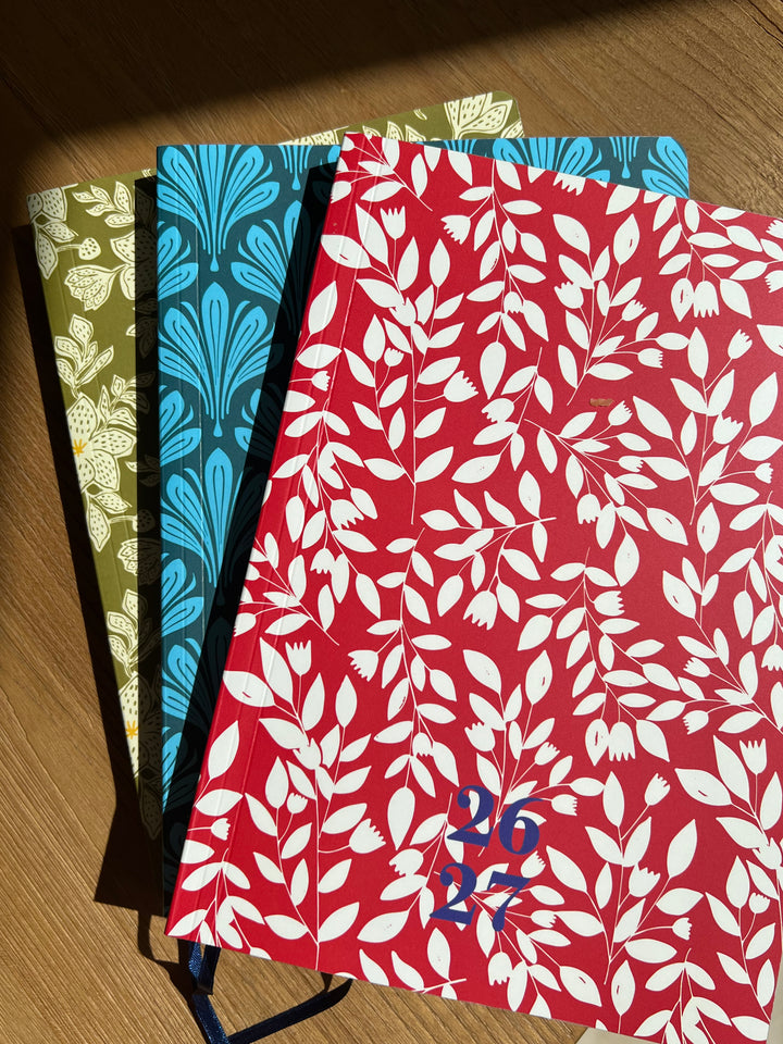 Agenda 26-27 semana vista (17 x 24cm)- Modelo Bloom Red