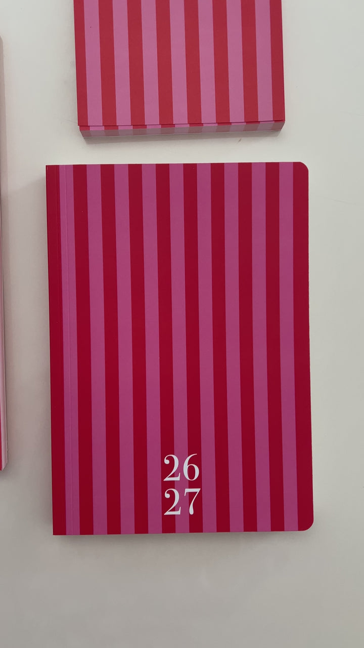 KIT ORGANIZACIÓN TOTAL stripes cherry- agenda 2026-27 + bloc A4 + bloc pequeño